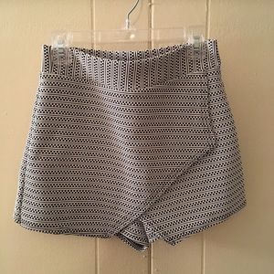 Pattern Envelope Skort